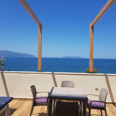 Lena Beach Vlorë